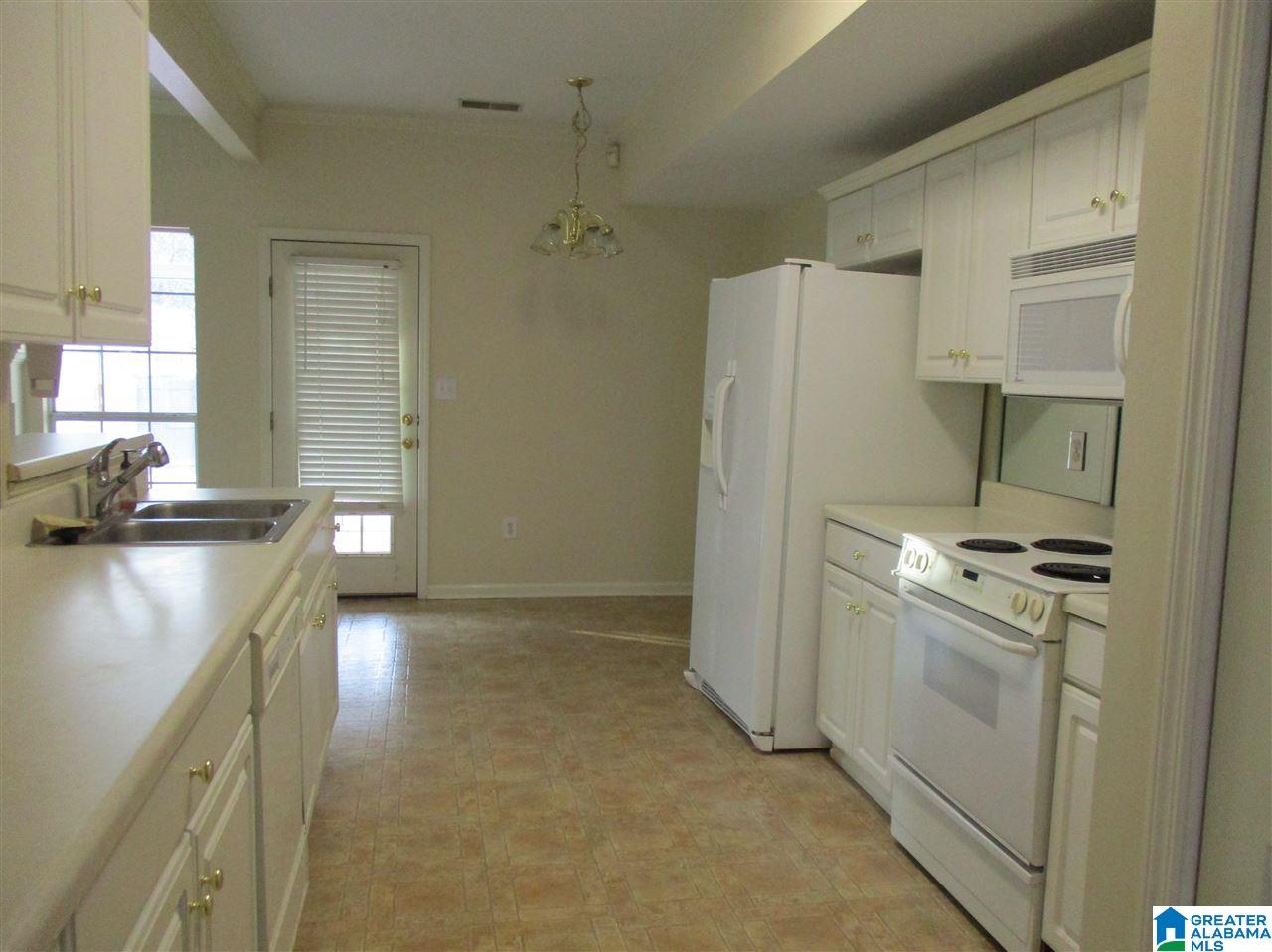 430 Cambrian Ridge Trail Pelham, AL 35124 - Photo 8 of 34
