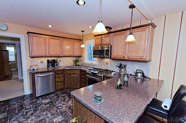 100 Gordon Road Rotterdam, NY 12306 - Photo 5 of 15 Photo 5