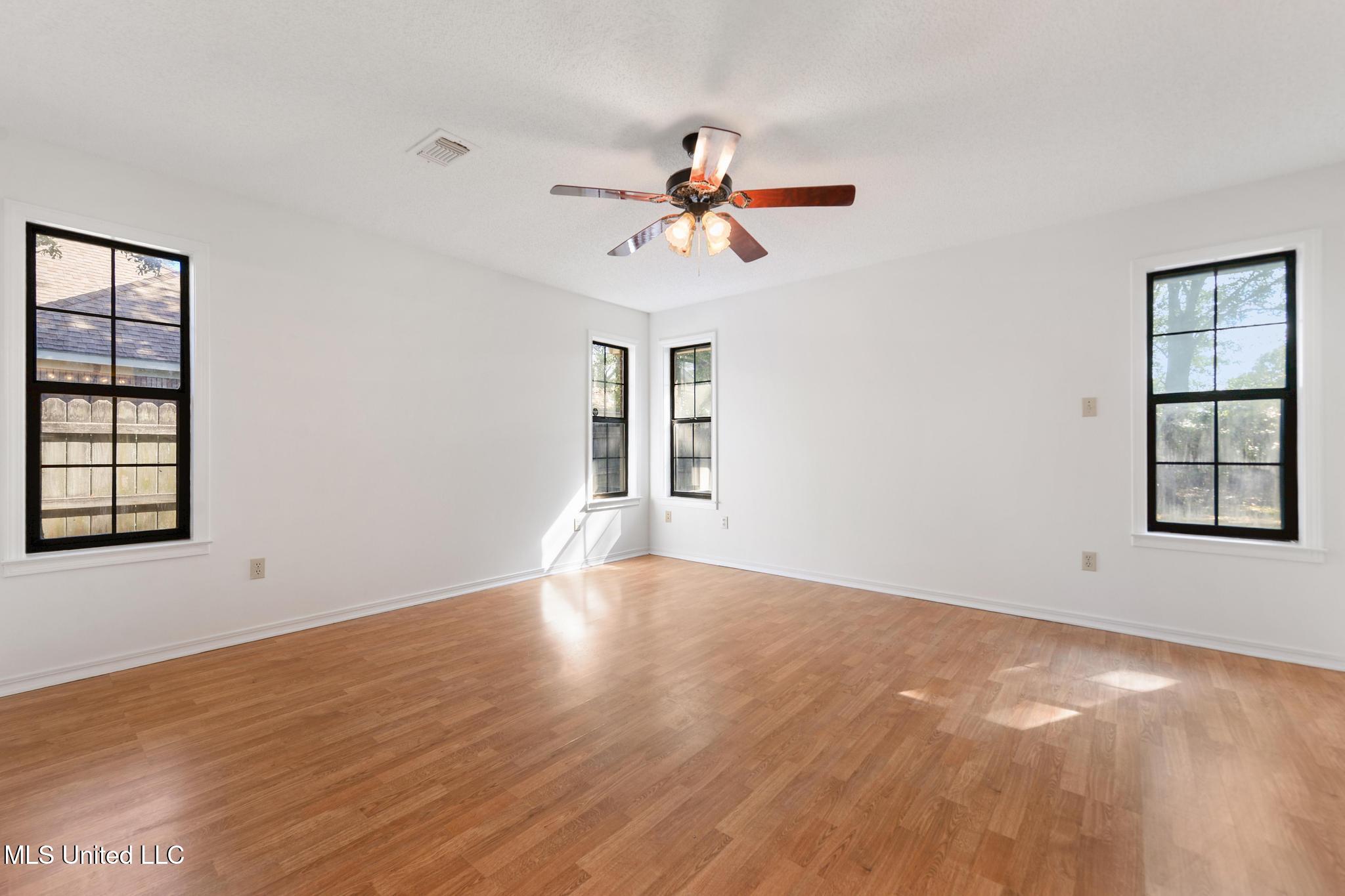 2517 Brighton Circle Biloxi, MS 39531 - Photo 12 of 31 012