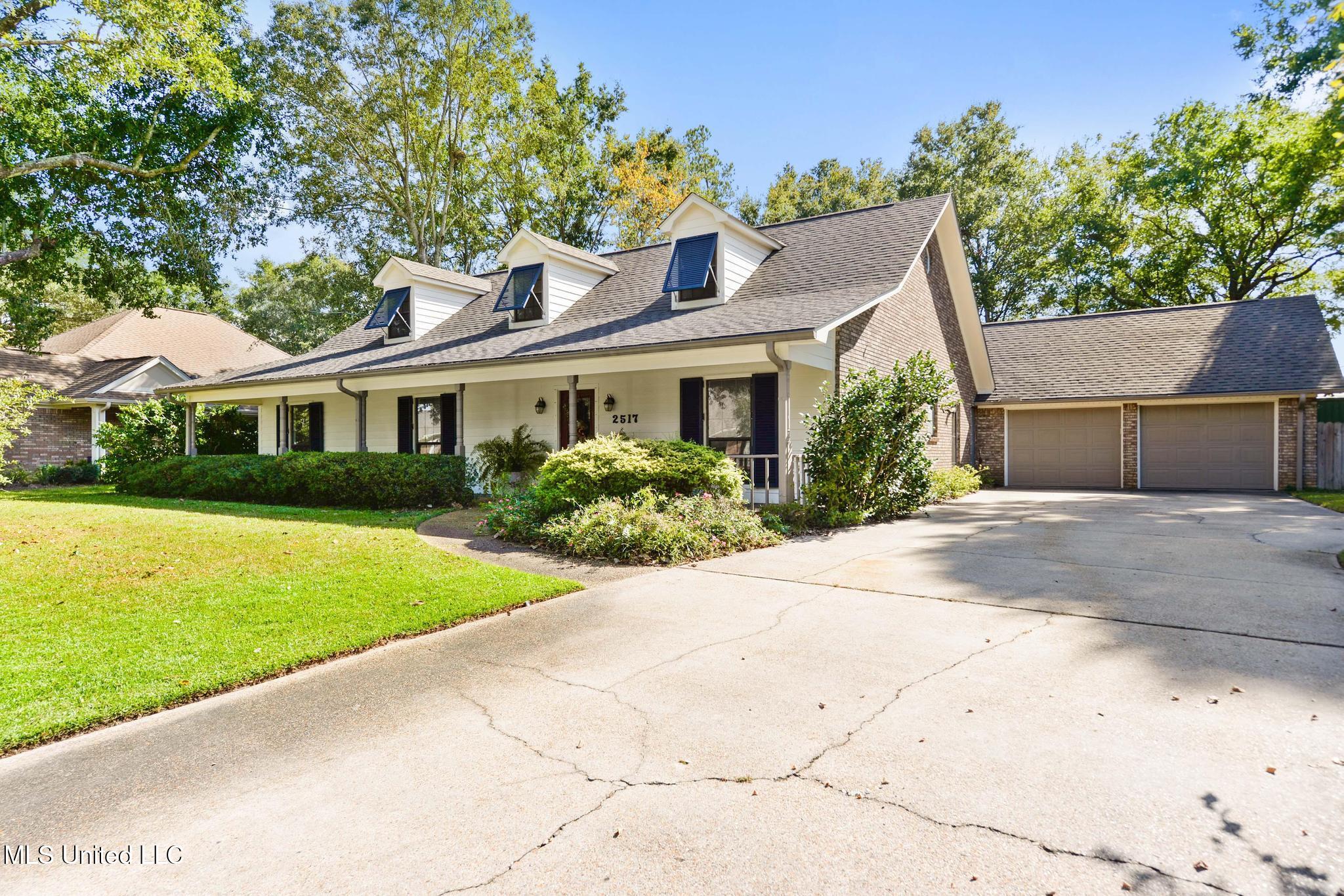 2517 Brighton Circle Biloxi, MS 39531 - Photo 2 of 31 002