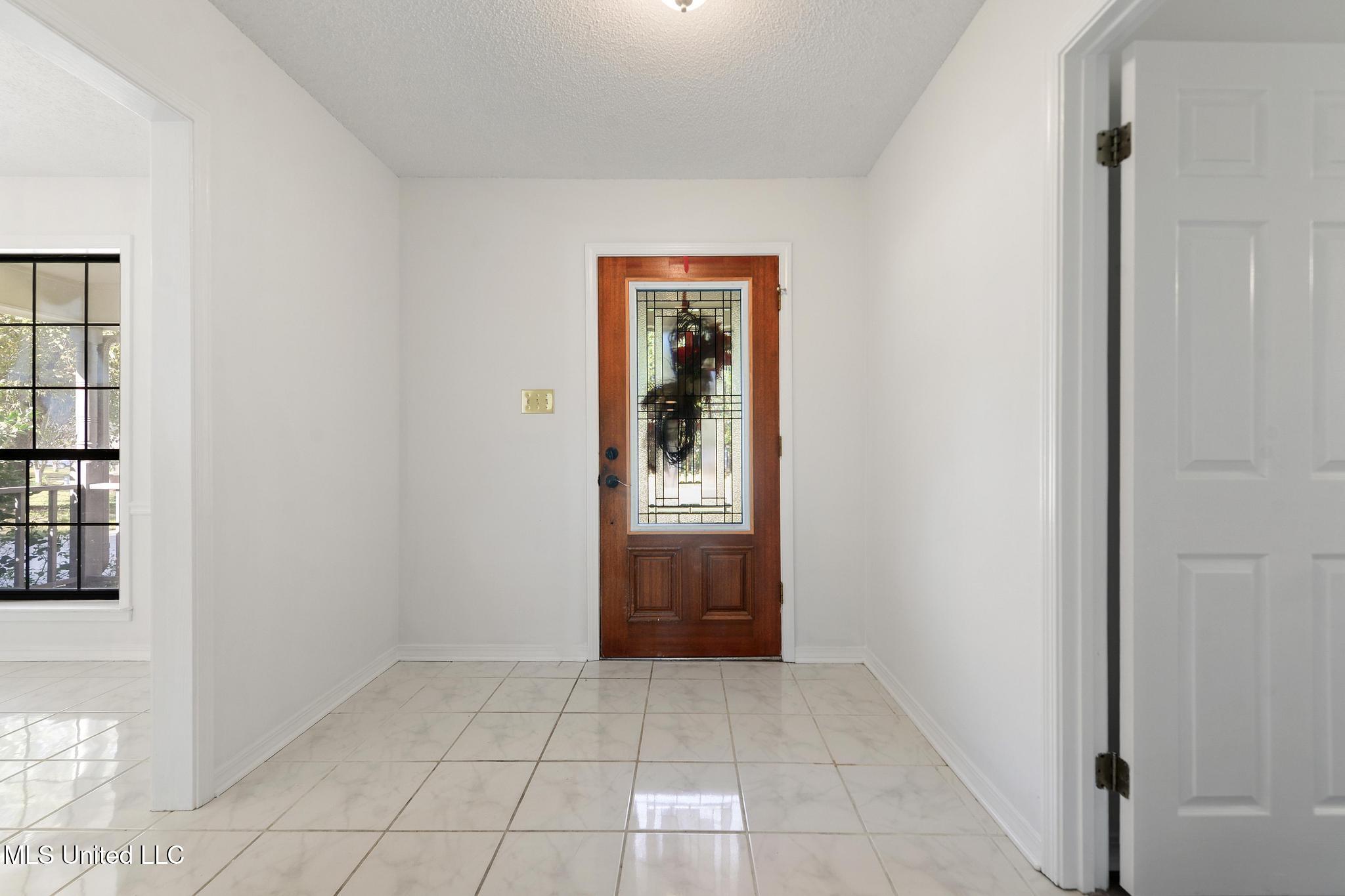 2517 Brighton Circle Biloxi, MS 39531 - Photo 3 of 31 003