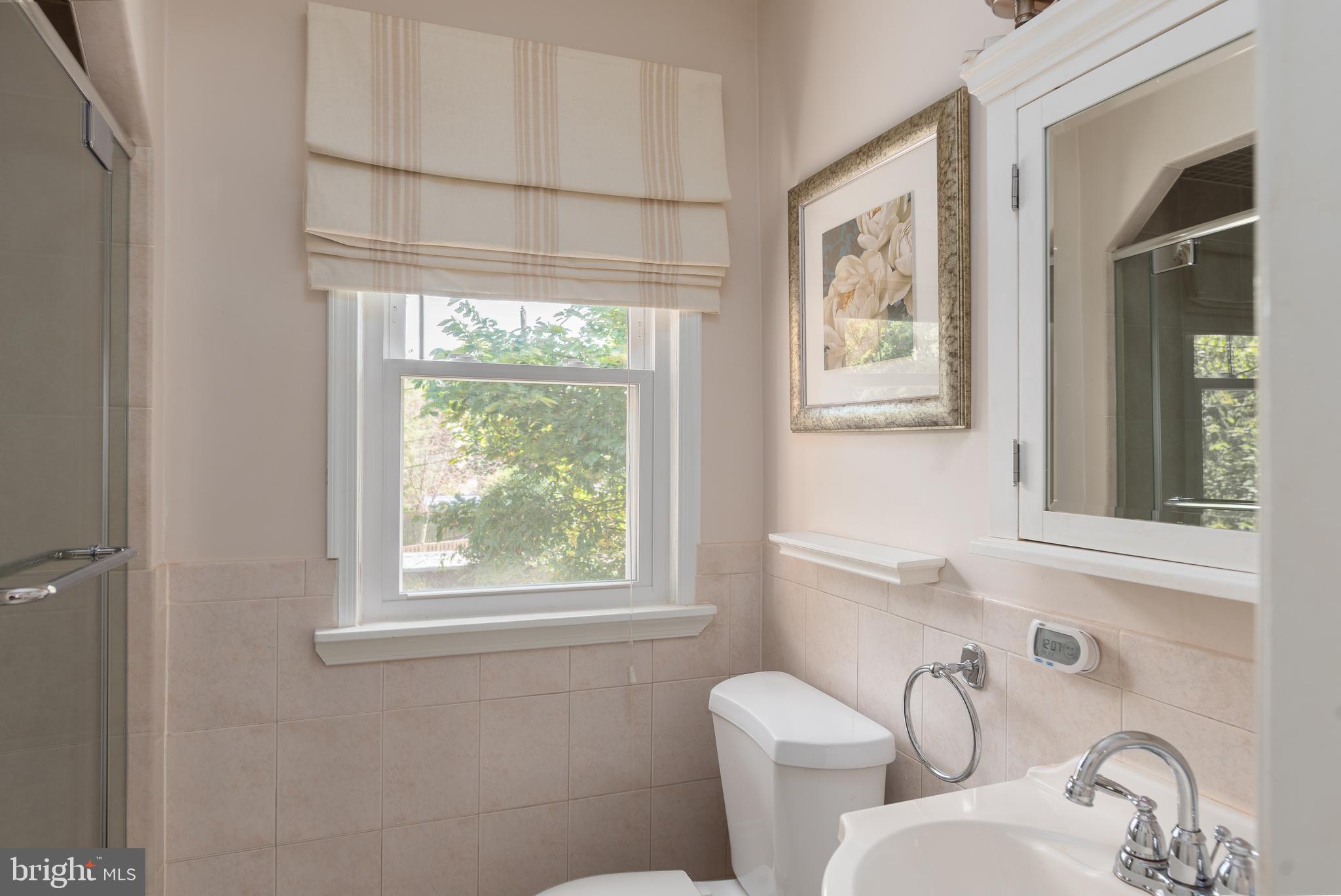 5925 16th Street Northwest Washington, DC 20011 - Photo 17 of 29 En-suite full bath in master bedroom