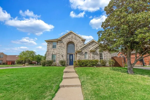 $489,900 | 221 Woodlake Drive, Murphy, TX 75094