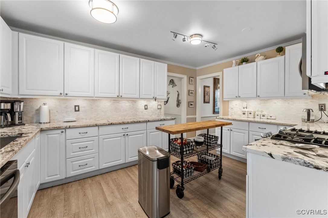 200 St Georges Boulevard Williamsburg, VA 23185 - Photo 15 of 49 Kitchen with dishwasher, light wood-type flooring,
