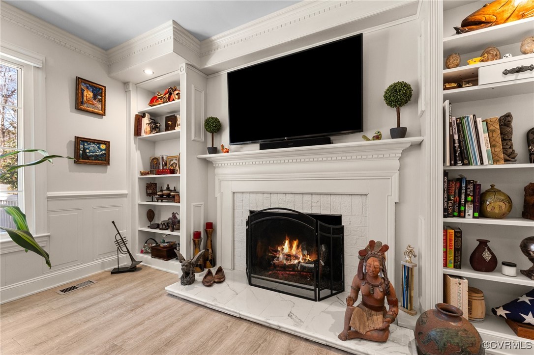 200 St Georges Boulevard Williamsburg, VA 23185 - Photo 3 of 49 Living area with visible vents, built in shelves,