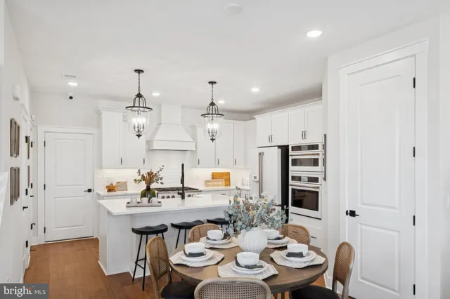 $611,999 | 14936 Deco Circle, Chantilly, VA 20151