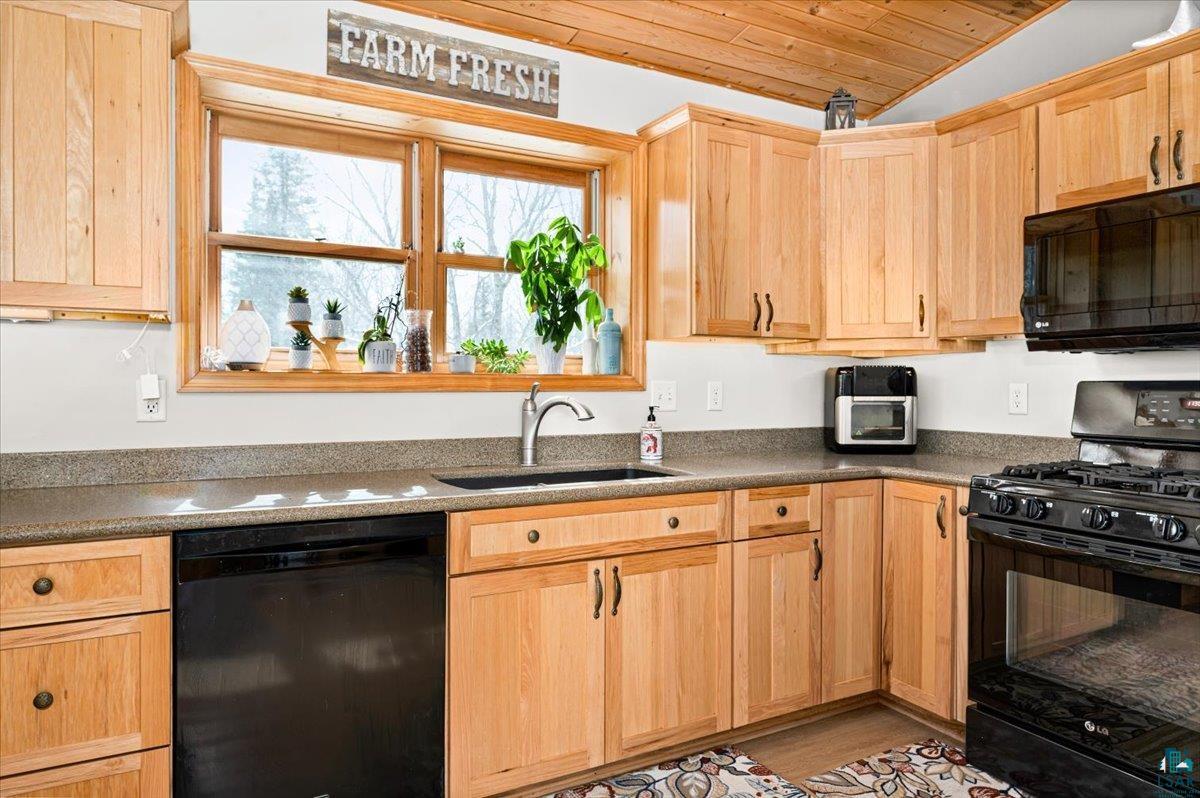 1538 Torgeson Road Duluth, MN 55804 - Photo 17 of 32