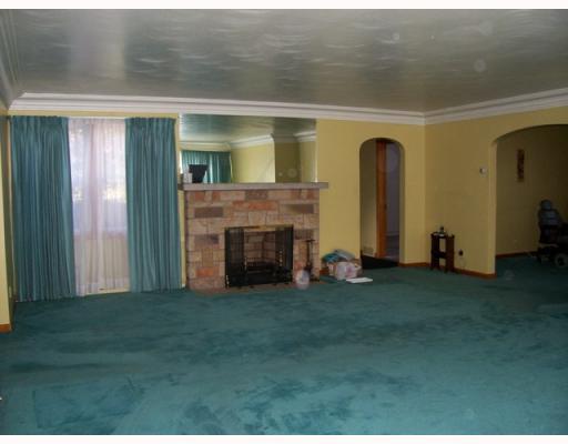 2940 Ridge Road Natrona Heights, PA 15065 - Photo 6 of 13 Living Room.