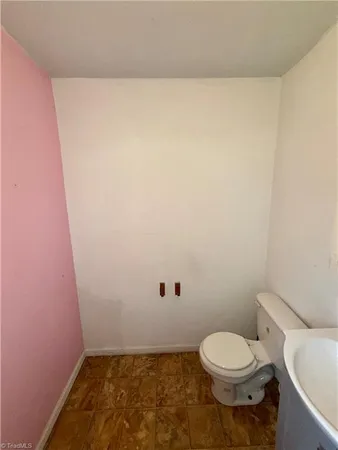 $294,900 | 1105 East Springfield Road, High Point, NC 27263