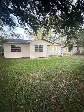 $1,800 | 2108 Horn Road, Bay City, TX 77414