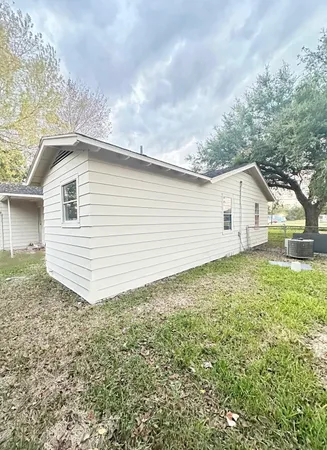 a view of a house with a backyard