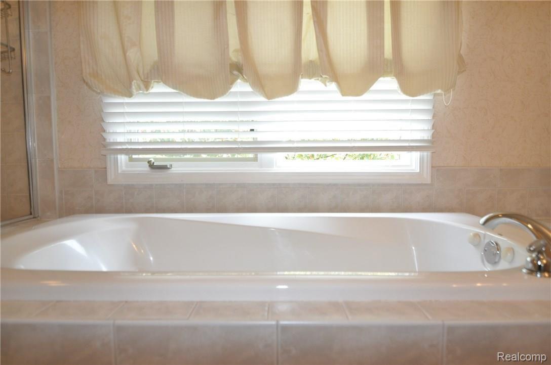 1232 Tulberry Circle Rochester, MI 48306 - Photo 41 of 48 DSC_0067.JPG