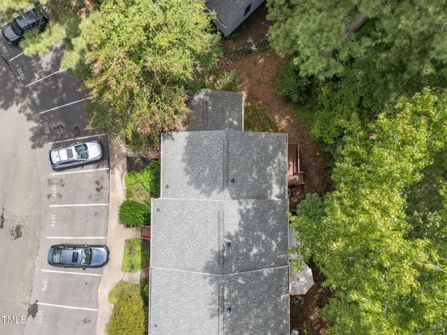 a car parked in front of a white house