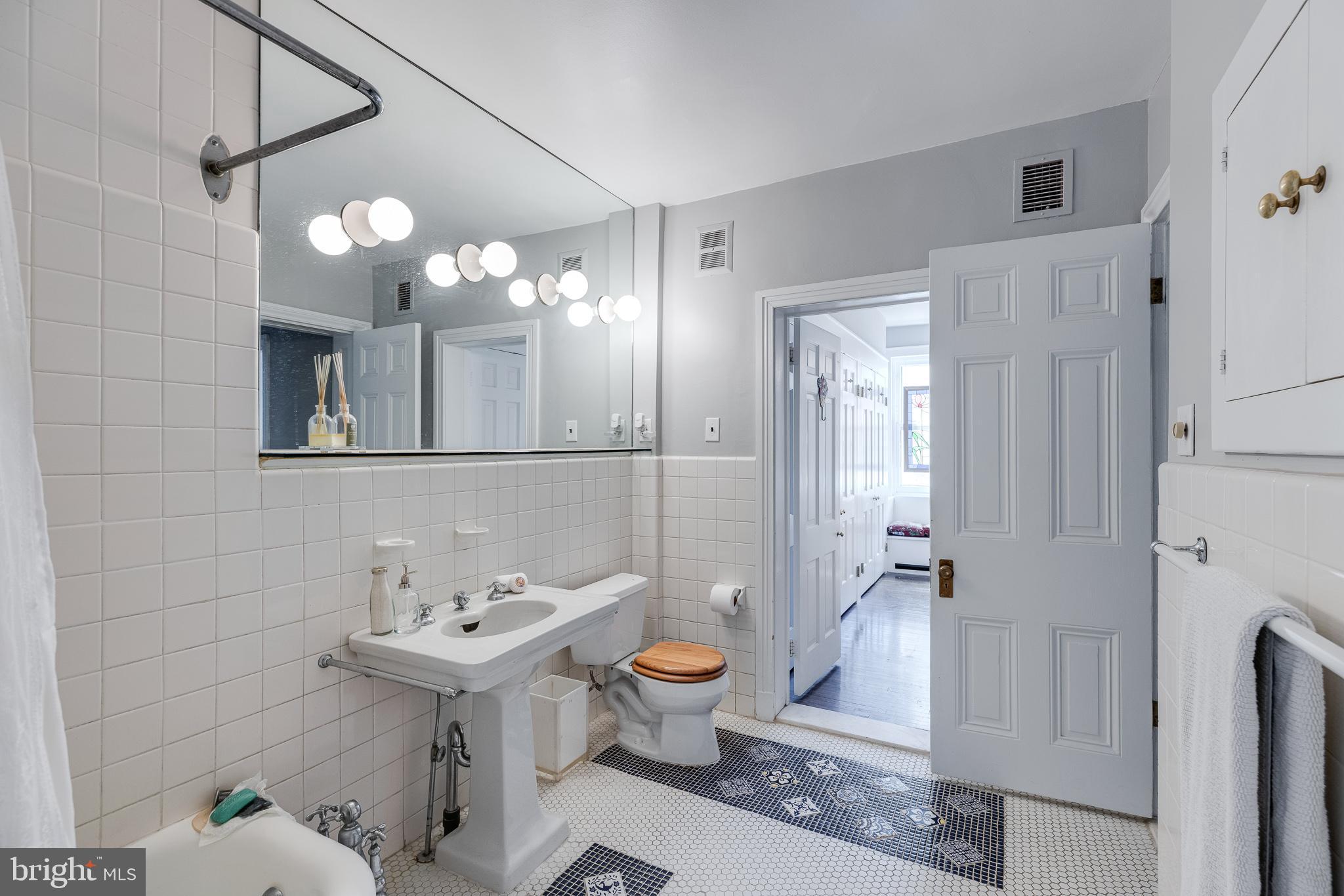 1008 Clinton Street Philadelphia, PA 19107 - Photo 23 of 42