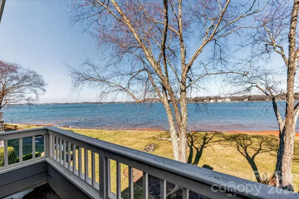 $1,350,000 | 18525 Vineyard Point Lane, Cornelius, NC 28031
