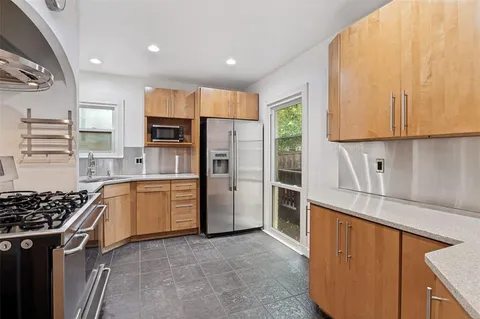 $420,000 | 702 North Hampton Road, Dallas, TX 75208