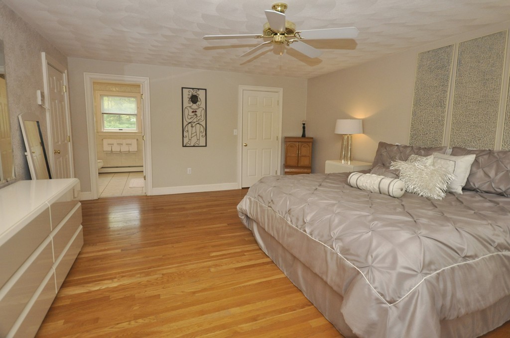 13 Erin Way Middleton, MA 01949 - Photo 17 of 30 Gallery Image 17
