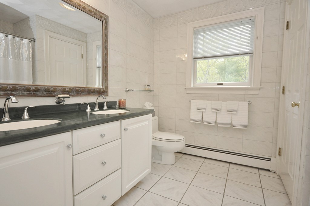 13 Erin Way Middleton, MA 01949 - Photo 18 of 30 Gallery Image 18