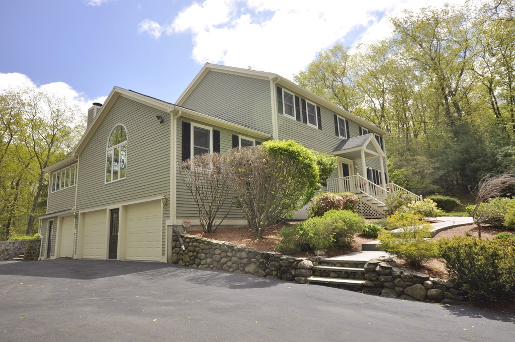 13 Erin Way Middleton, MA 01949 - Photo 2 of 30 Gallery Image 2