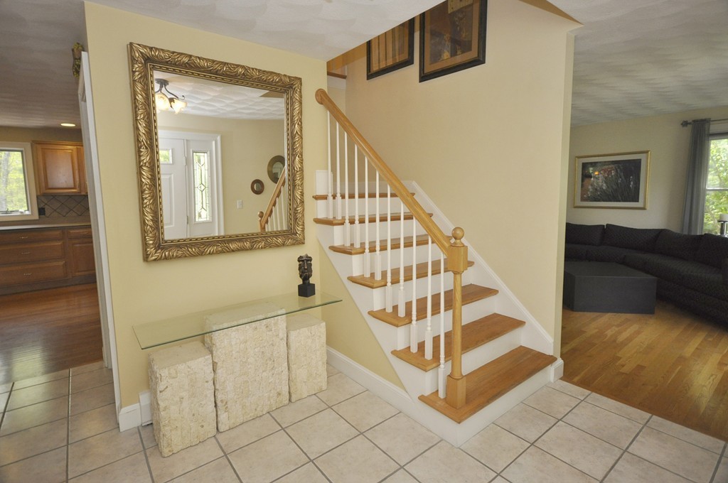13 Erin Way Middleton, MA 01949 - Photo 4 of 30 Gallery Image 4