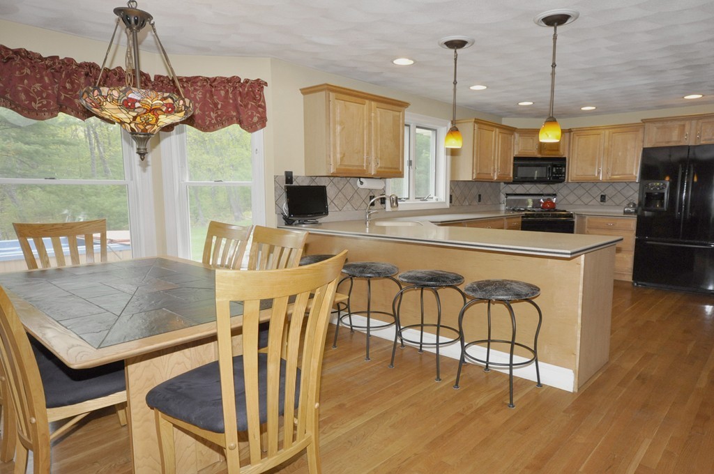 13 Erin Way Middleton, MA 01949 - Photo 5 of 30 Gallery Image 5