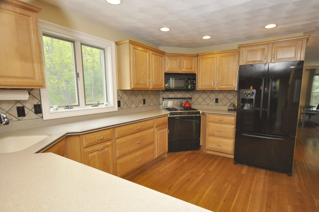 13 Erin Way Middleton, MA 01949 - Photo 6 of 30 Gallery Image 6