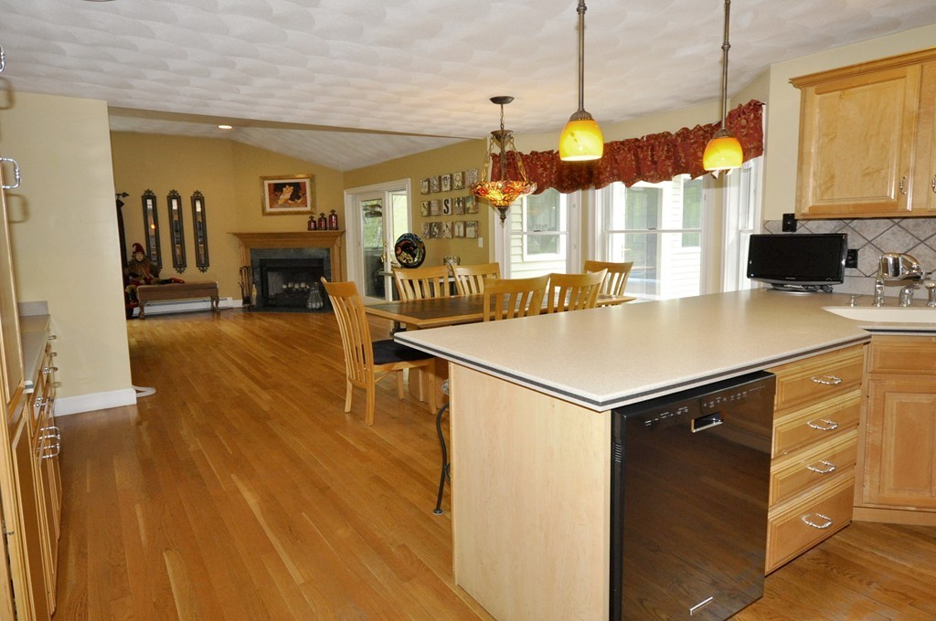 13 Erin Way Middleton, MA 01949 - Photo 7 of 30 Gallery Image 7