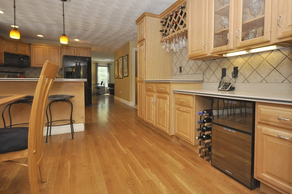13 Erin Way Middleton, MA 01949 - Photo 9 of 30 Gallery Image 9