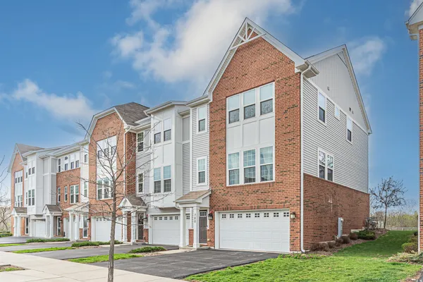 $3,750 | 780 Weller Drive, Des Plaines, IL 60016