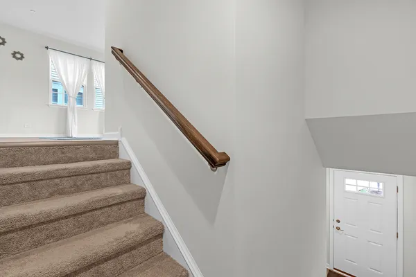 $3,750 | 780 Weller Drive, Des Plaines, IL 60016