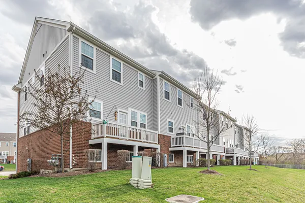 $3,750 | 780 Weller Drive, Des Plaines, IL 60016