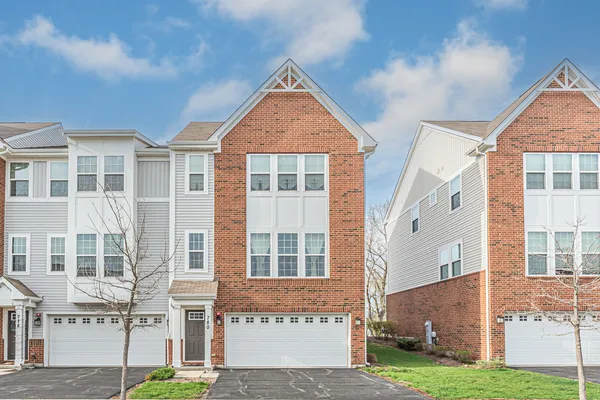 $3,750 | 780 Weller Drive, Des Plaines, IL 60016