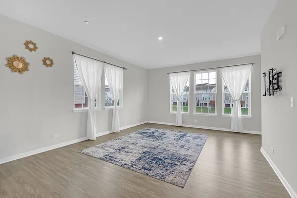 $3,750 | 780 Weller Drive, Des Plaines, IL 60016