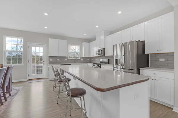 $3,750 | 780 Weller Drive, Des Plaines, IL 60016