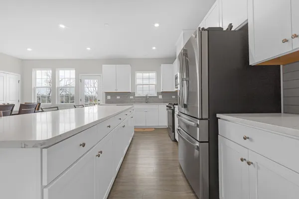 $3,750 | 780 Weller Drive, Des Plaines, IL 60016