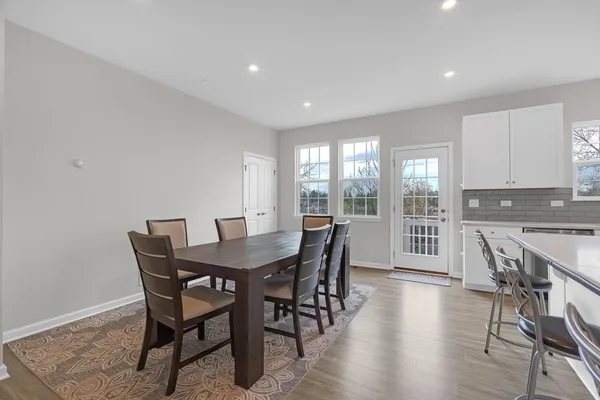 $3,750 | 780 Weller Drive, Des Plaines, IL 60016