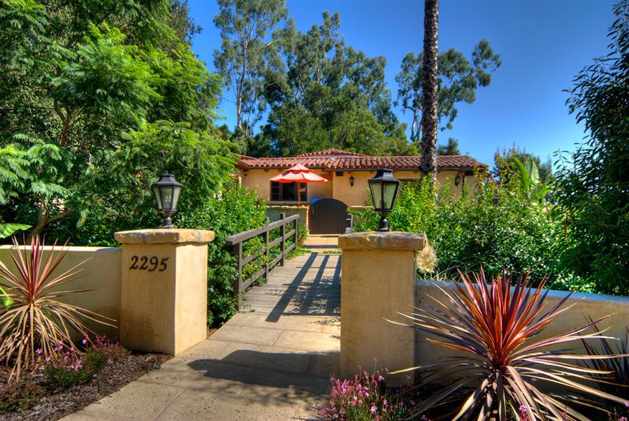2295 Las Tunas Road Santa Barbara, CA 93103 - Photo 8 of 9 Entry Gate