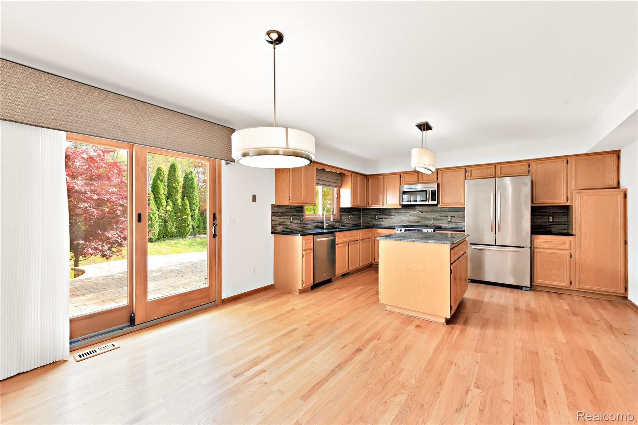 1239 Bembridge Drive Rochester, MI 48307 - Photo 8 of 33 eat in kitchen