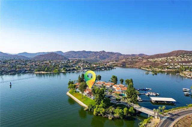 a view of a entrance of the house