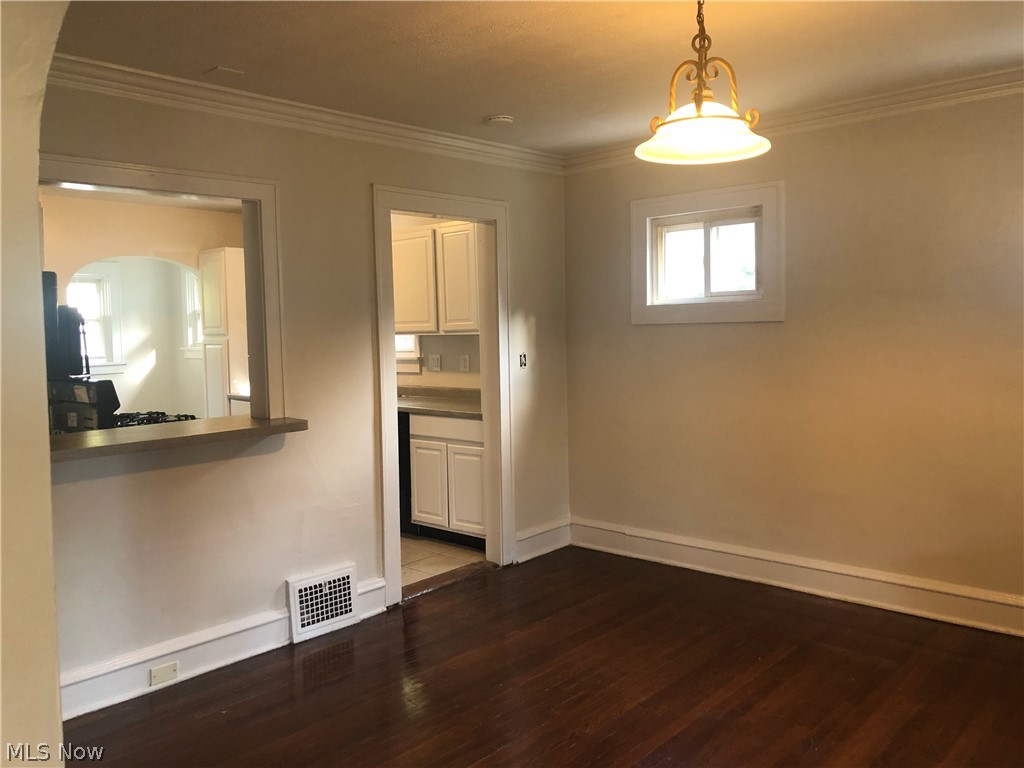 877 Roanoke Road Cleveland Heights, OH 44121 - Photo 4 of 17