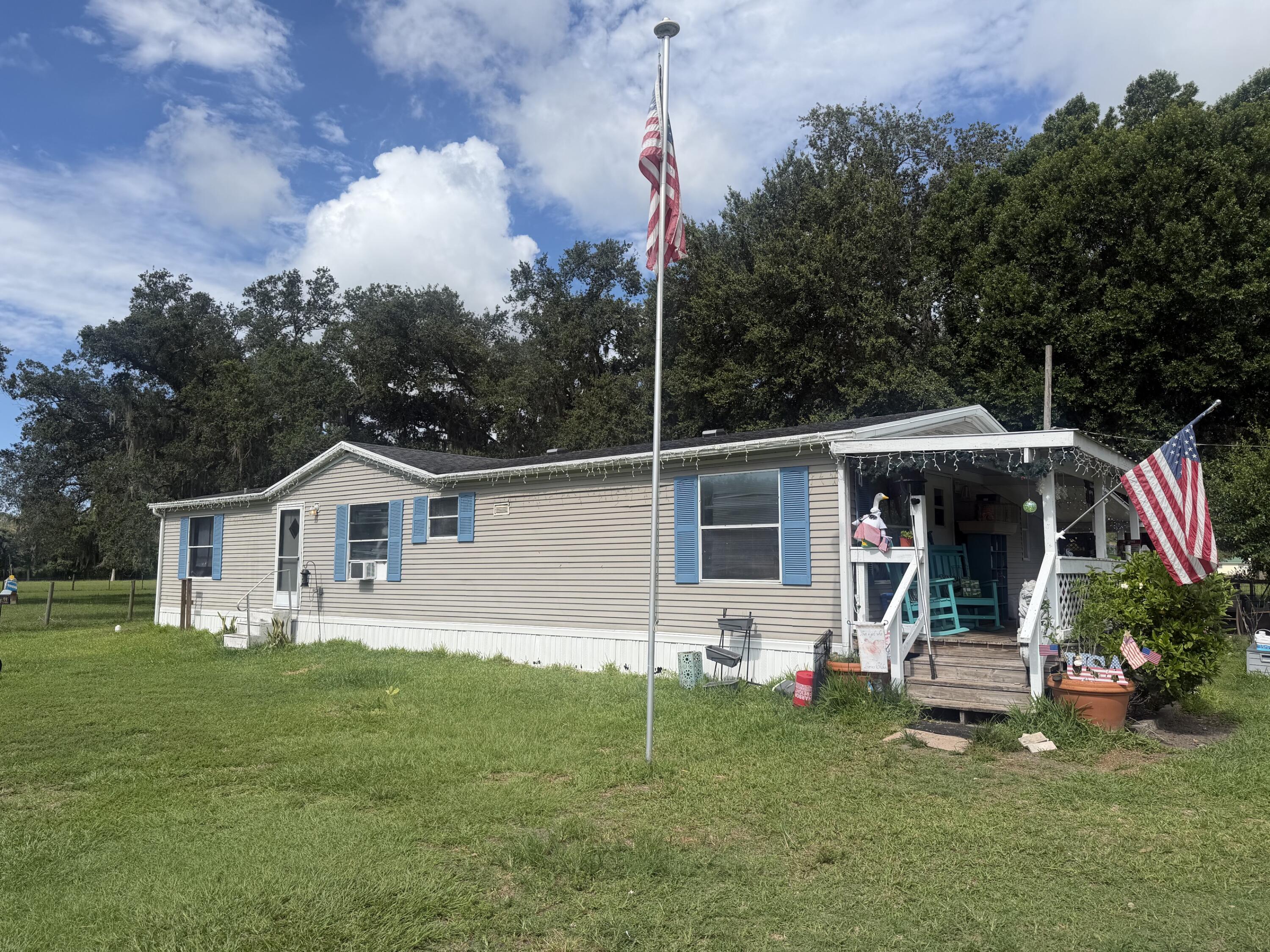 945 Ellerbee Road Okeechobee, FL 34972 - Photo 4 of 5 IMG_1631
