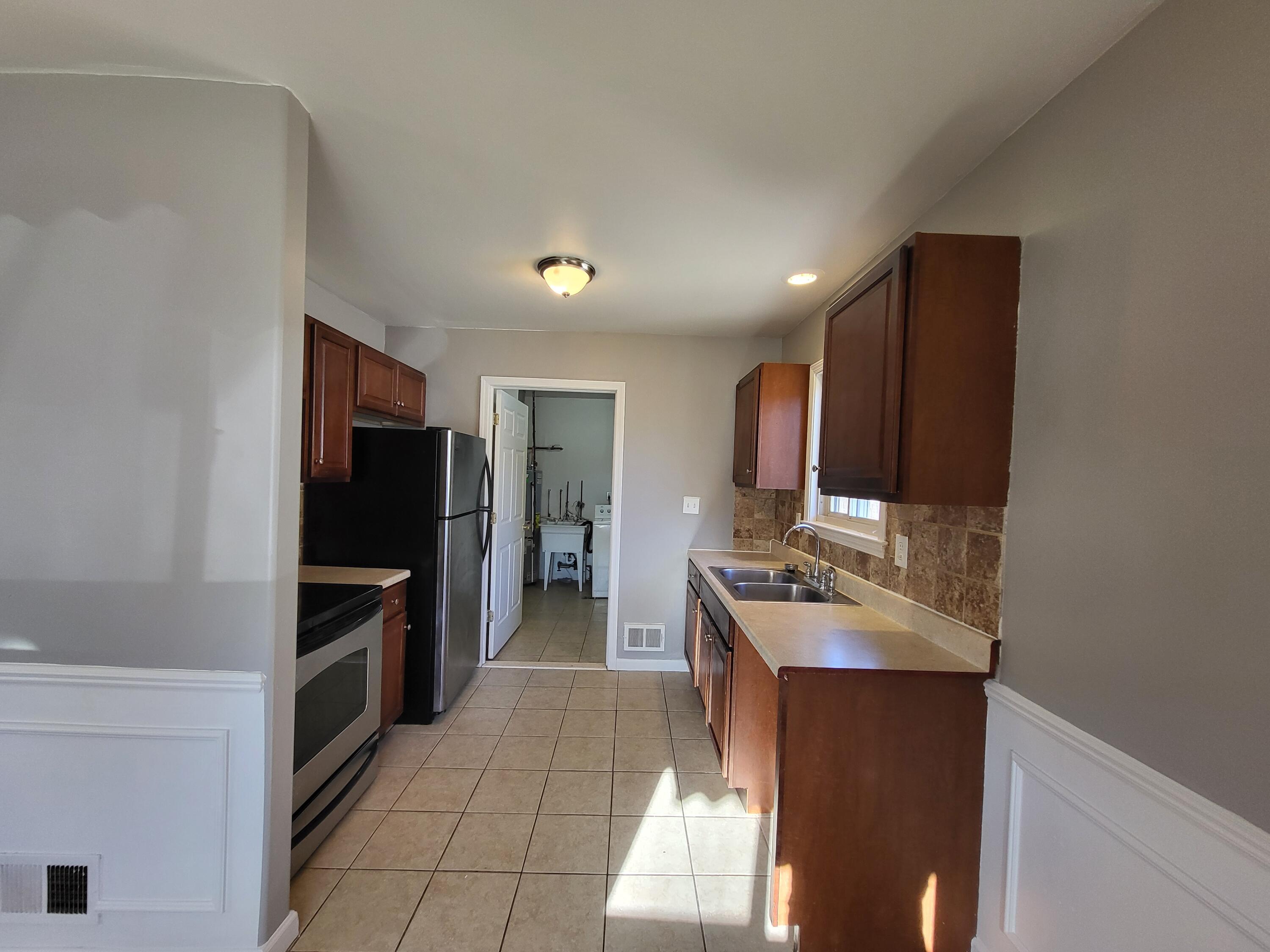 21813 Rosedale Street St. Clair Shores, MI 48080 - Photo 4 of 13 20251113_143604