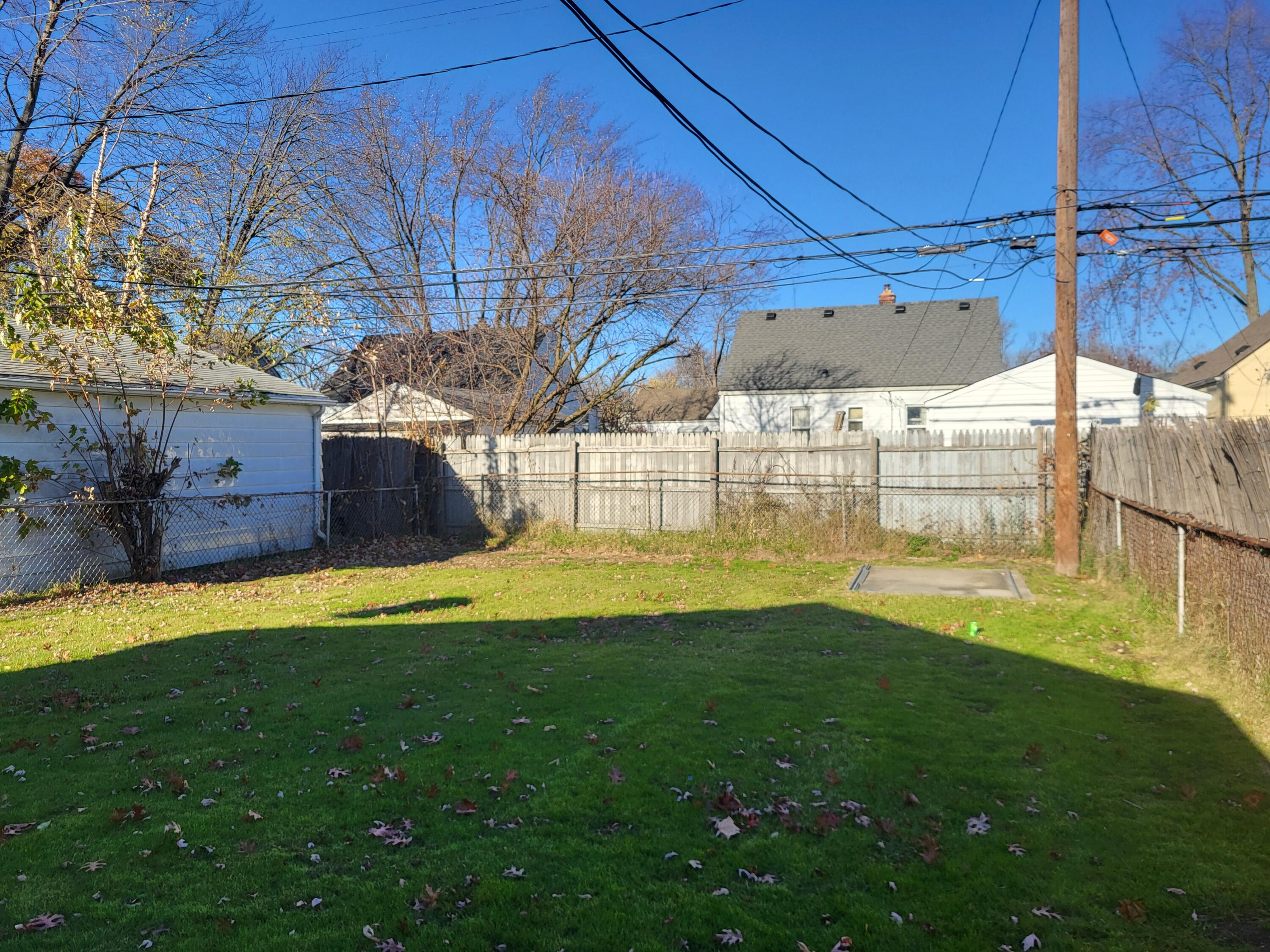 21813 Rosedale Street St. Clair Shores, MI 48080 - Photo 5 of 13 20251113_143428