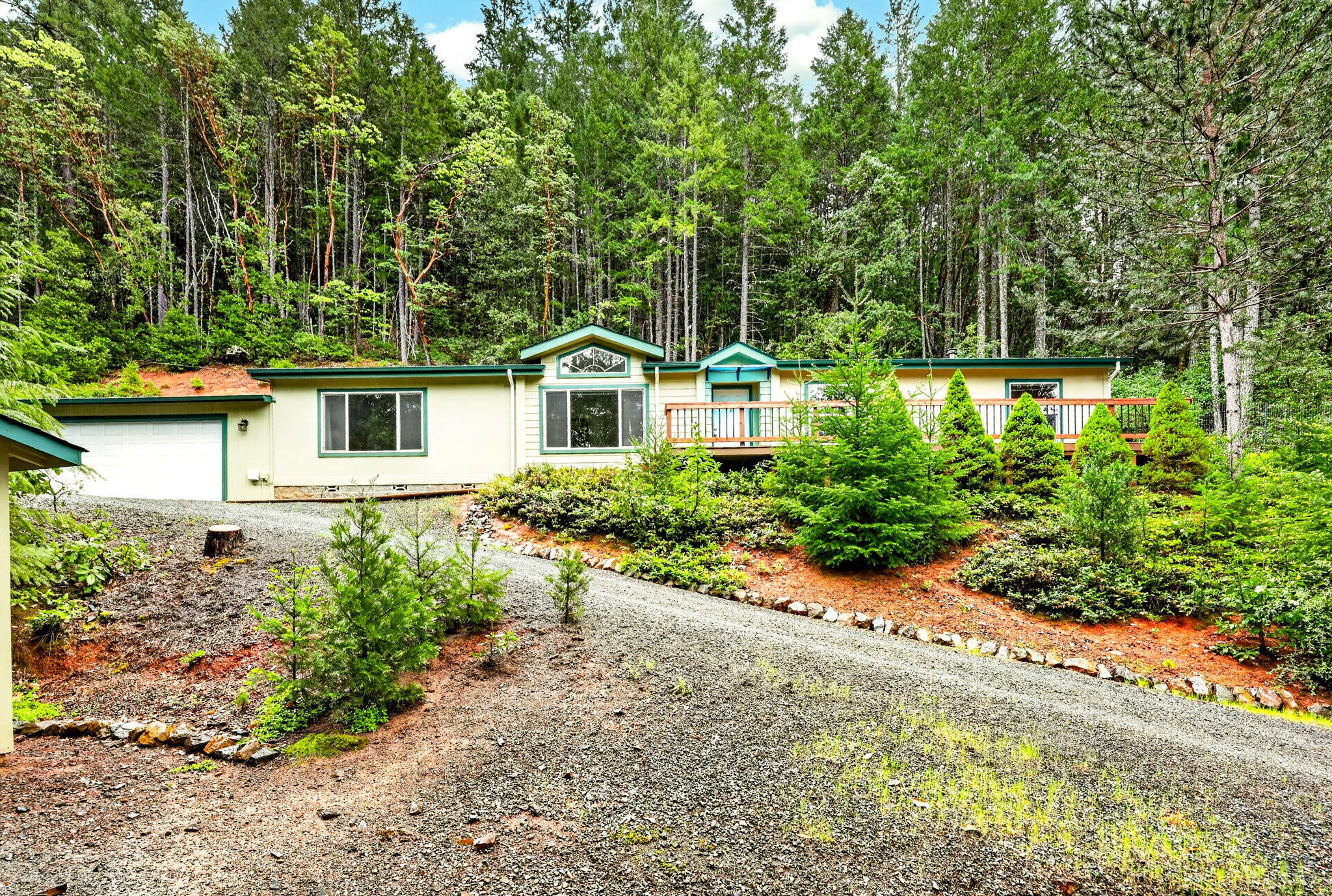 5445 Thompson Creek Road Selma, OR 97538 - Photo 2 of 57 front view of a house with a yard