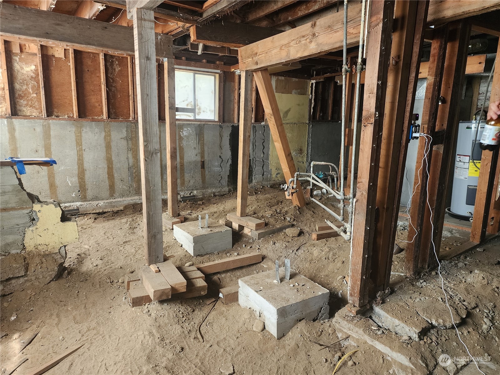 2325 Wheaton Way Bremerton, WA 98310 - Photo 18 of 34 a view of living room filled with furniture