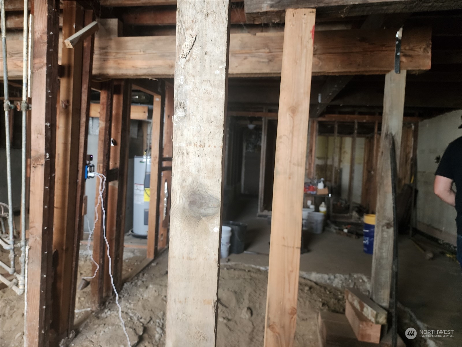 2325 Wheaton Way Bremerton, WA 98310 - Photo 20 of 34 a view of living room and front door