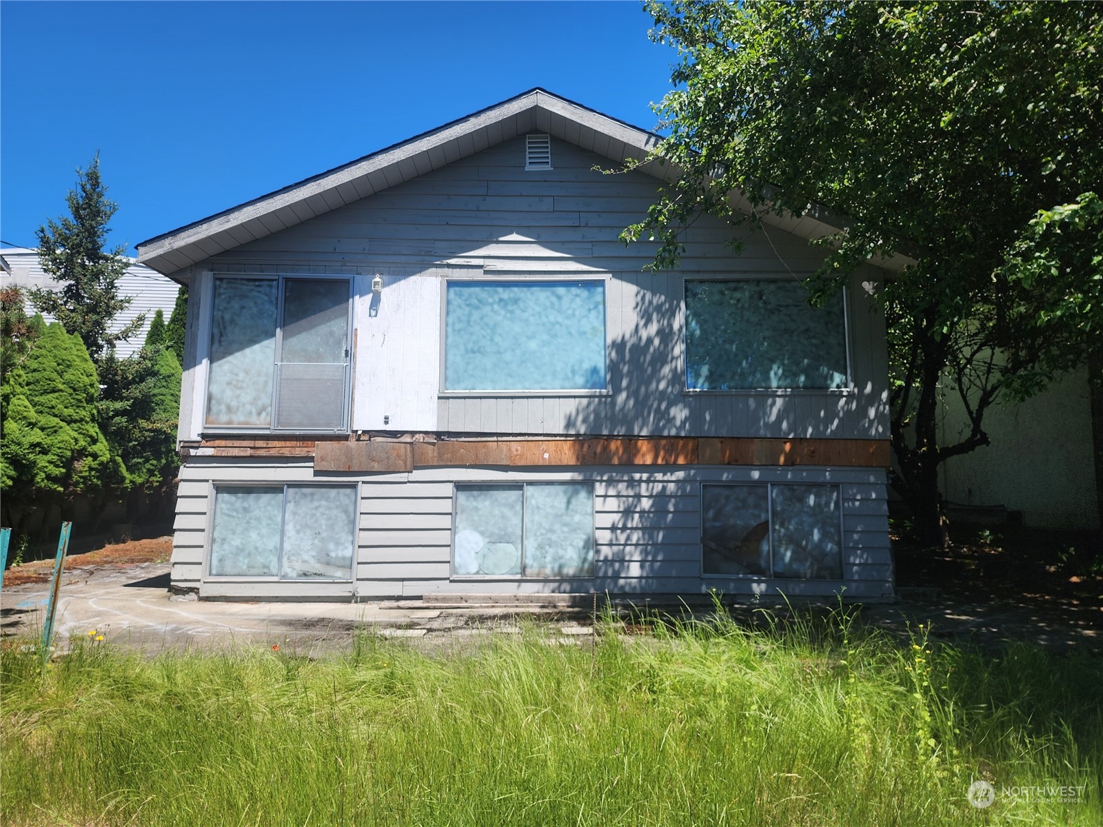 2325 Wheaton Way Bremerton, WA 98310 - Photo 6 of 34 a view of backyard with a garden and entertaining space