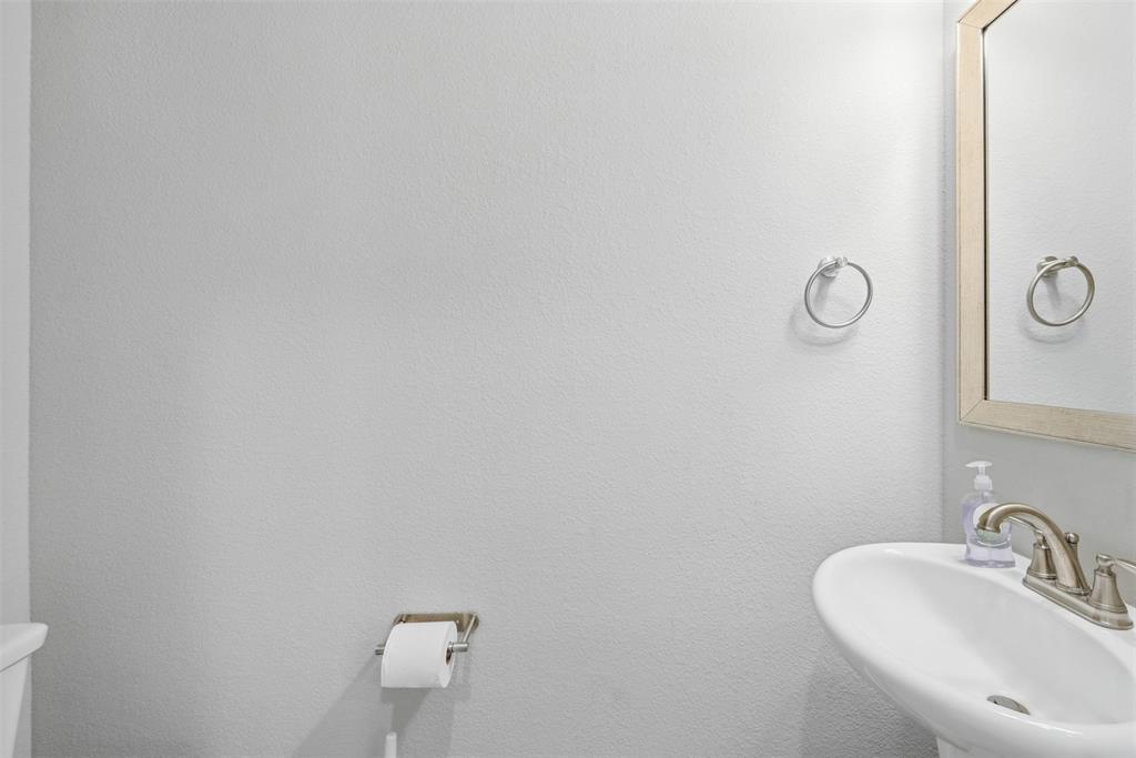 5805 Heatherwood Loop Sachse, TX 75048 - Photo 26 of 39 a bathroom with a sink and mirror