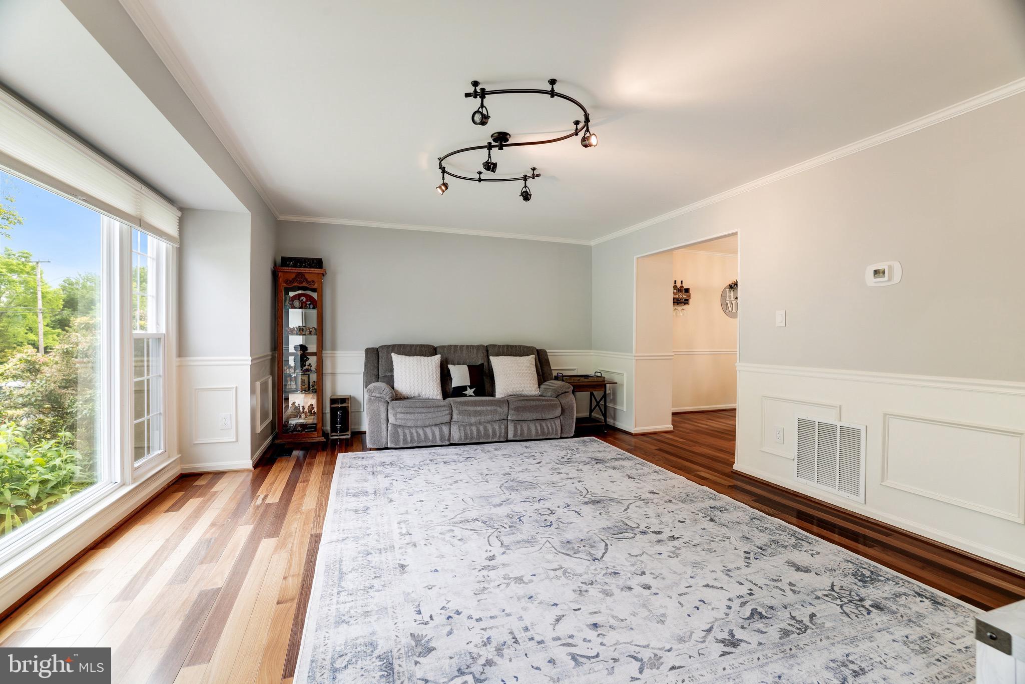 999 Crestview Drive Herndon, VA 20170 - Photo 6 of 42