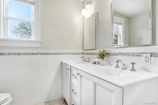 $1,775,000 | 5 Dobbs Terrace, Scarsdale, NY 10583